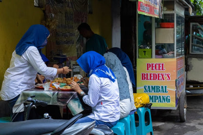 Cross Stitch | Surabaya - Women'S White And Blue Hijab - Cross Stitched